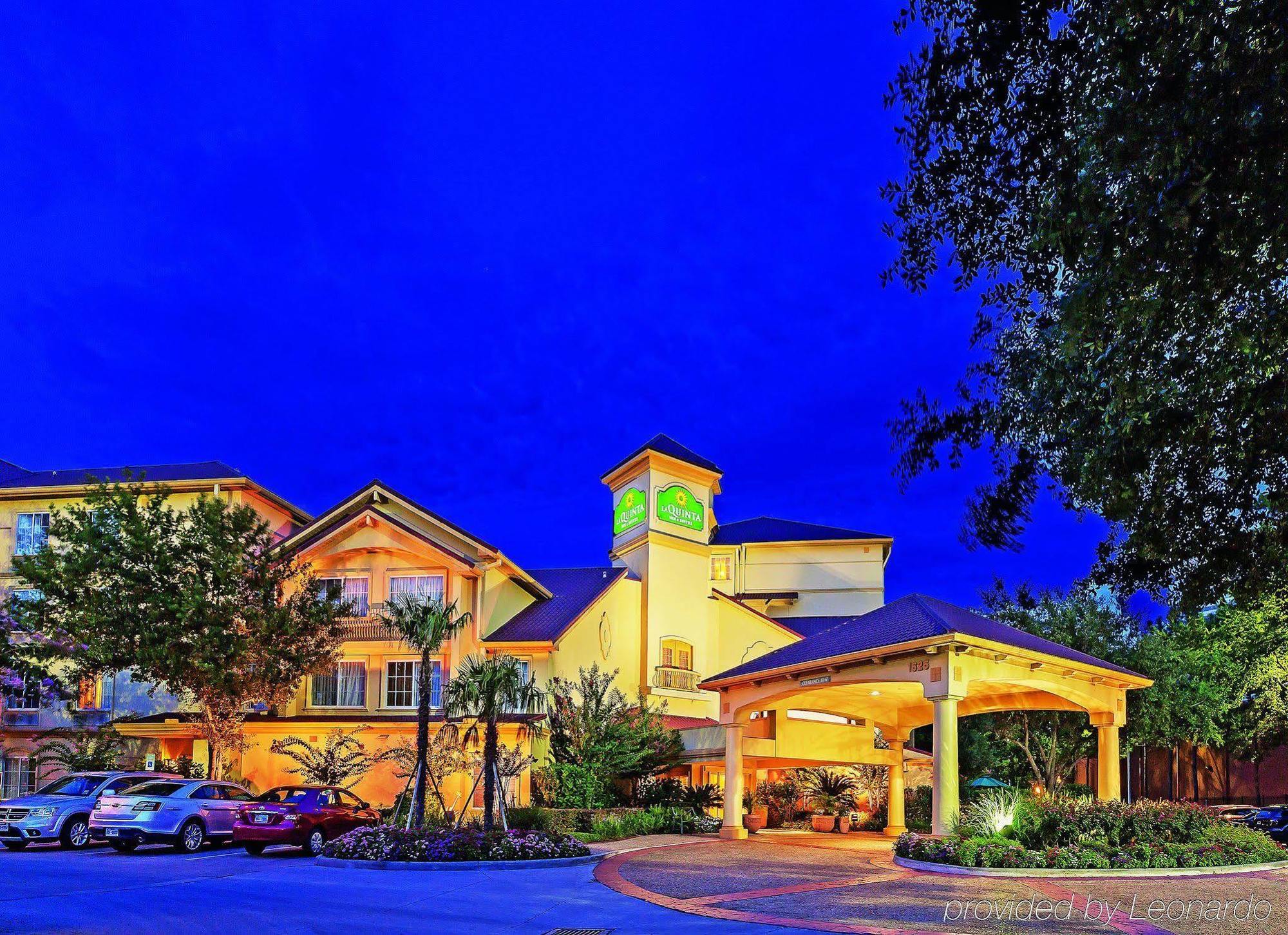 La Quinta By Wyndham Houston Galleria Area Exterior photo